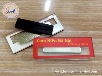 BẢNG TÊN MICA - MẪU CƠM NIÊU