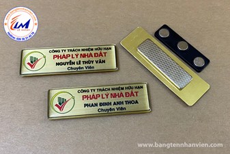 MẪU BẢNG TÊN NHÂN VIÊN ĐỒNG IN UV GẮN NAM CHÂM